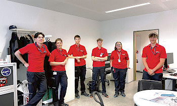 Il 1° marzo, SEV-GATA ha reso visita al personale di Swiss Technik all’aeroporto di ZH. Nella foto, la visita all’officina di apprendisti al T14.